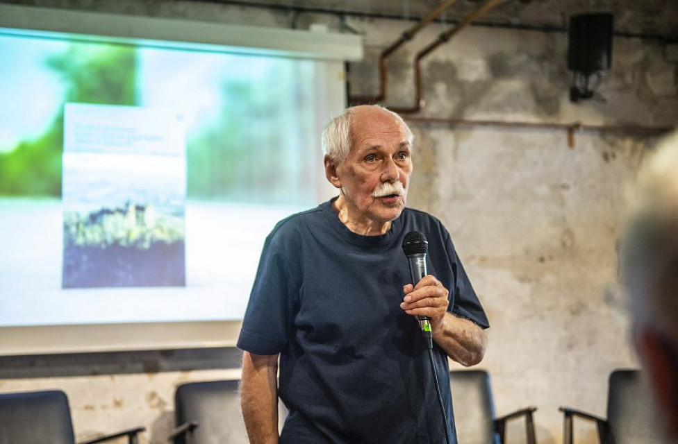 Bedřich Moldan představuje v Čítárně Kampusu Hybernská knihu Meze růstu (4. 6. 2026) Bedřich Moldan představuje v Čítárně Kampusu Hybernská knihu Meze růstu (4. 6. 2026)